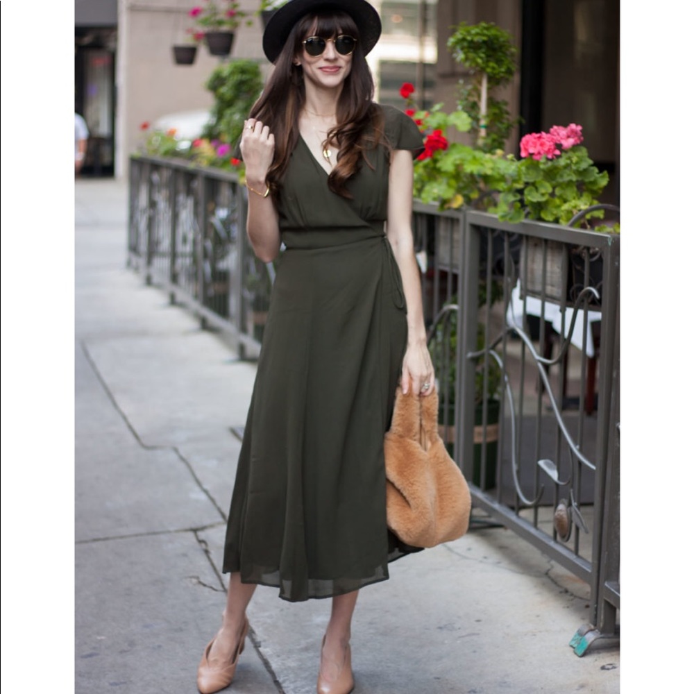 [SOLD] EUC Reformation Carina Dress in Army, sz M